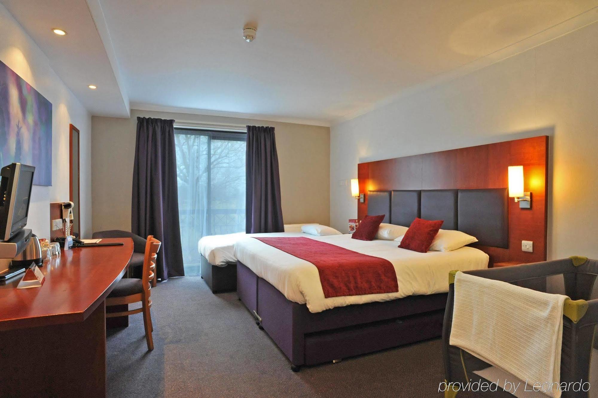 Crossroads By Chef & Brewer Collection Hotel Weedon Bec Ngoại thất bức ảnh
